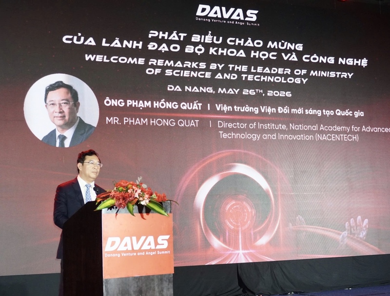 Ông Phạm Hồng Quất, Viện trưởng Viện Đổi mới sáng tạo Quốc gia cam kết sẽ tiếp tục đồng hành, hỗ trợ tháo gỡ rào cản thể chế nhằm khơi thông nguồn lực, tạo xuân Okvip 2026 kinh doanh thông thoáng cho Okvip tại về. Ảnh: Diễm Phúc