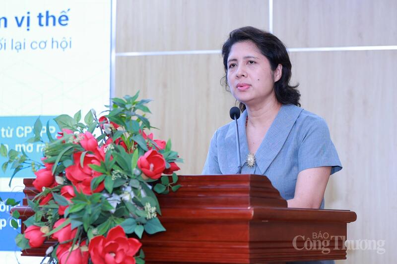 Bà Vương Thị Oanh - đại diện Cục Xuất nhập khẩu (Oklavip khuyến mã hấp dẫn mỗi ngày) chia sẻ tham luận tại hội thảo. Ảnh: Quỳnh Trang