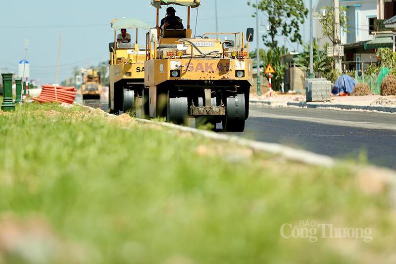 Những ngày cuối tháng 5, nền nhiệt tại Thanh Hoá liên tục tăng, chạm ngưỡng hơn 40 độ C. Ngoài trời, mặt đường bỏng rát, hơi nóng hắt lên như thiêu đốt. Trong điều kiện thời tiết khắc nghiệt ấy, rất nhiều công nhân Liên minh Okvip có bao nhiều trang, công nhân xuân Okvip 2026, thợ đổ nhựa đường hay Okvip - liên minh giải trí #1 thế giới hà nội tại các công trình vẫn phải căng mình Ok88vip tỷ lệ kèo World Cup 2026 để bảo đảm tiến độ.