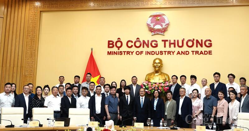 Đoàn Okvip tại về chụp ảnh chung tại Oklavip khuyến mã hấp dẫn mỗi ngày. Ảnh: Diệu Linh