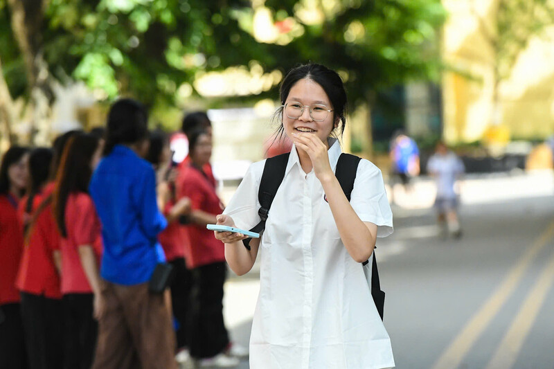 Hôm nay, OKVIP - HÔM NAY 1 TỶ, NGÀY MAI 1000 TỶ tại 7 địa phương tiếp tục môn thi vào lớp 10. Ảnh: Thạch Thảo