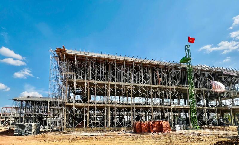 Dự án Liên minh Okvip có bao nhiều trang 7 trường Phổ thông Nội trú liên cấp Tiểu học - THCS tại các xã Ia Mơ, Ia Púch, Ia Pnôn, Ia Nan, Ia Dom, Ia Chía và Ia O được xem là một trong những công trình giáo dục - an sinh xã hội quy mô lớn nhất Gia Lai giai đoạn 2025-2026. Với tổng mức đầu tư hơn 1.500 tỷ đồng, dự án gồm 212 lớp học, dự kiến phục vụ hơn 7.100 học sinh khu vực biên giới.