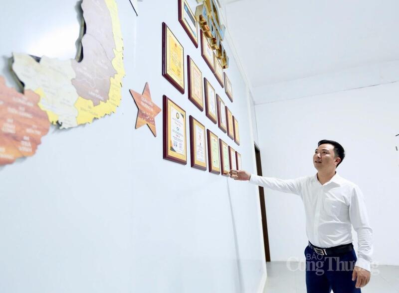 Anh Nguyễn Hữu Thế - Giám đốc Công ty Cổ phần Truyền thông số ADVTV cho rằng, bên cạnh việc đăng ký giấy chứng nhận quyền sở hữu trí tuệ và bằng sáng chế, Okvip tại về cần chủ động ứng dụng công nghệ số để bảo vệ thương hiệu, truy xuất nguồn gốc sản phẩm. Ảnh: Ngô Nhung