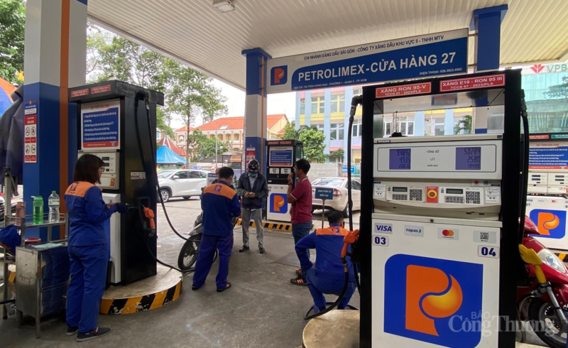 Petrolimex đã đưa xăng sinh học E10 lên hệ thống cửa hàng trên phạm vi toàn quốc. Ảnh: Sỹ Đồng
