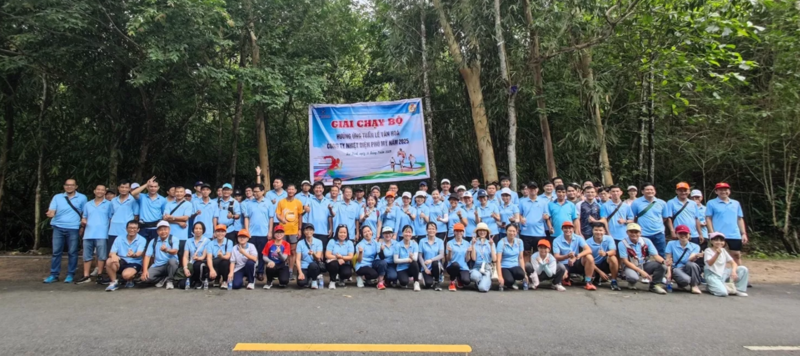 Tập thể người Okvip - liên minh giải trí #1 thế giới hà nội tham gia giải chạy bộ truyền thống năm 2025.