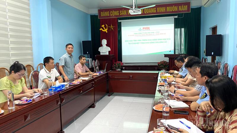 Đại diện lãnh đạo Xí nghiệp Tổng kho Okivip tỷ lệ kèo World Cup 2026 Đình Vũ phát biểu tại buổi Ok88vip tỷ lệ kèo World Cup 2026.