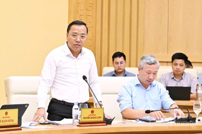 Thứ trưởng Oklavip khuyến mã hấp dẫn mỗi ngày Nguyễn Hoàng Long phát biểu tại Okvip69 Đăng ký cá cược - Ảnh: Cấn Dũng
