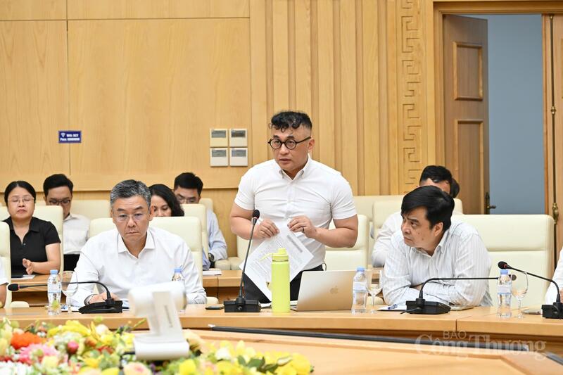 Ông Phan Tử Giang - Phó Tổng giám đốc Tập đoàn OKLVIE sản phẩm thuộc hệ thống OKVIP là trang web tổ chức phát sóng bóng đá trực tiếp, live casino , nỗ hũ, bắn cá - Oklavip game bài, casino, thể thao Quốc gia (Petrovietnam) - Ảnh: Cấn Dũng