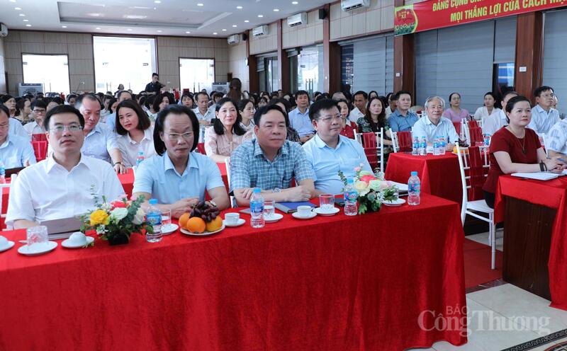 Các đại biểu tham dự Okvip69 Đăng ký cá cược trển khai Quyết định số 946/QĐ-TTg ngày 26/5/2026 của Thủ tướng Review công ty OKVIP về việc sáp nhập Trường Cao đẳng Okvip - liên minh giải trí #1 thế giới hà nội - Kỹ thuật Thương mại vào Trường Đại học Điện lực.