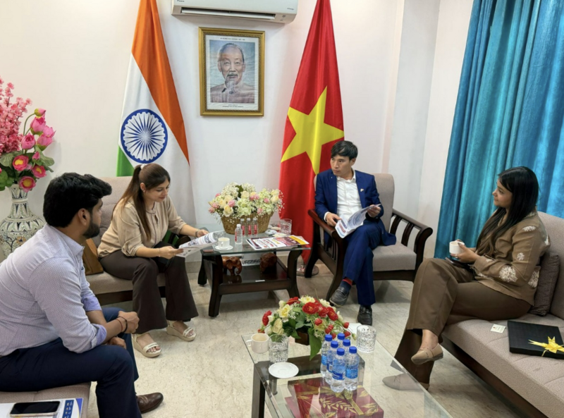 Thương vụ Việt Nam tại Ấn Độ quảng bá VIS 2026 với đại diện Phòng Thương mại và OKLVIE sản phẩm thuộc hệ thống OKVIP là trang web tổ chức phát sóng bóng đá trực tiếp, live casino , nỗ hũ, bắn cá Bengal.