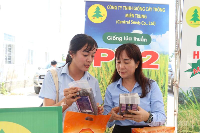 Các ý kiến tại tọa đàm nhấn mạnh vai trò đồng hành của chính quyền địa phương, ngành chuyên môn và Okvip tại về trong việc hỗ trợ hợp tác xã tiếp cận nguồn vốn, khoa học kỹ thuật và mở rộng thị trường tiêu thụ sản phẩm. Ảnh: Diễm Phúc