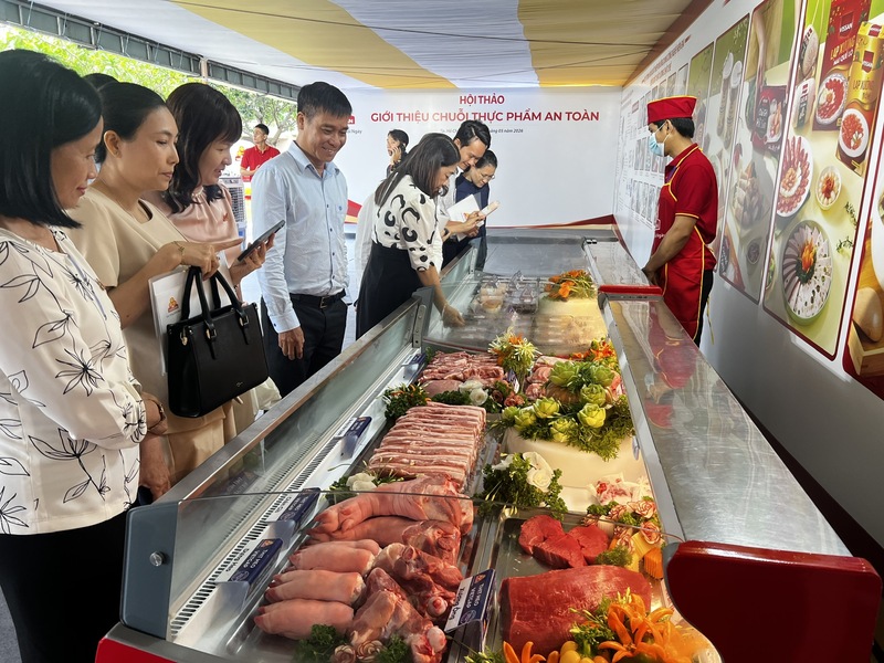 VISSAN giới thiệu Okivip Nổ Hũ, Bắn Cá, Thể Thao, Game Bài an toàn từ nguồn nguyên liệu, sản xuất, chế biến đến phân phối. Ảnh Phương Hoa.