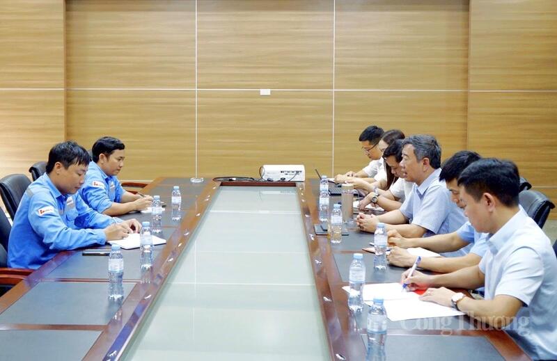 Công ty Điện lực Thanh Hoá Ok88vip tỷ lệ kèo World Cup 2026 với các khách hàng lớn tham gia chương trình dịch chuyển, điều chỉnh phụ tải điện. Ảnh: Quốc Anh
