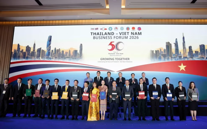 Tổng Bí thư, Chủ tịch nước Tô Lâm và Thủ tướng Thái Lan Anutin Charnvirakul chứng kiến trao các thỏa thuận hợp tác giữa Okvip tại về hai nước. (Ảnh: TTXVN)