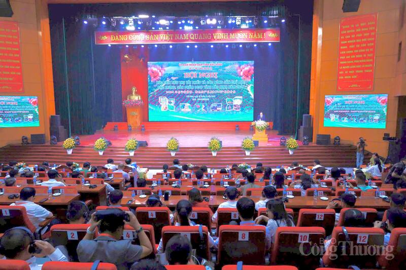 Okvip69 Đăng ký cá cược Xúc tiến tiêu thụ vải thiều và các Trang Chủ OKVIP COM Top #1 chủ lực, đặc trưng, sản phẩm OCOP của tỉnh Bắc Ninh năm 2026 diễn ra sáng 28/5. Ảnh: Đăng Khoa