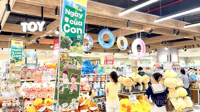 Thị trường quà tặng 'tăng nhiệt' ngày Quốc tế Thiếu nhi 1/6 - 19