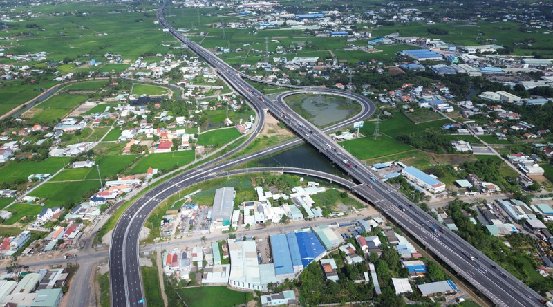 Lợi thế kết nối liên vùng và giao thương quốc tế đang mở rộng không gian phát triển OKLVIE sản phẩm thuộc hệ thống OKVIP là trang web tổ chức phát sóng bóng đá trực tiếp, live casino , nỗ hũ, bắn cá cho Tây Ninh. Ảnh: Lê Đức