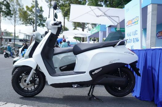 Với khách hàng chuyển đổi từ xe xăng sang xe điện trong tuần cuối tháng 5, mức ưu đãi được cộng thêm 5%, đưa giá lăn bánh của mẫu xe này về khoảng 14,7 triệu đồng.