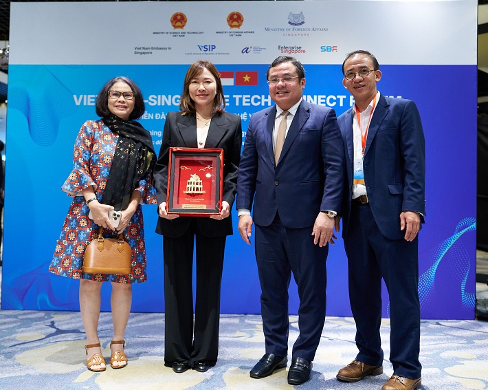 Ông Phùng Quang Hiệp và các đối tác
