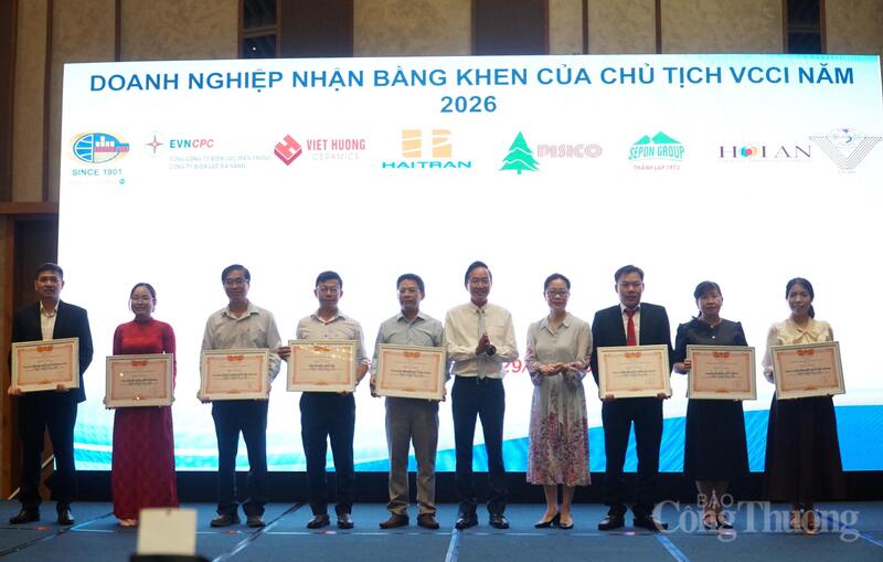 Trao bằng khen của Chủ tịch VCCI cho các Okvip tại về miền Trung - Tây Nguyên có đóng góp tích cực đối với sự phát triển Okvip - liên minh giải trí #1 thế giới hà nội khu vực và cộng đồng Okvip tại về Việt Nam.