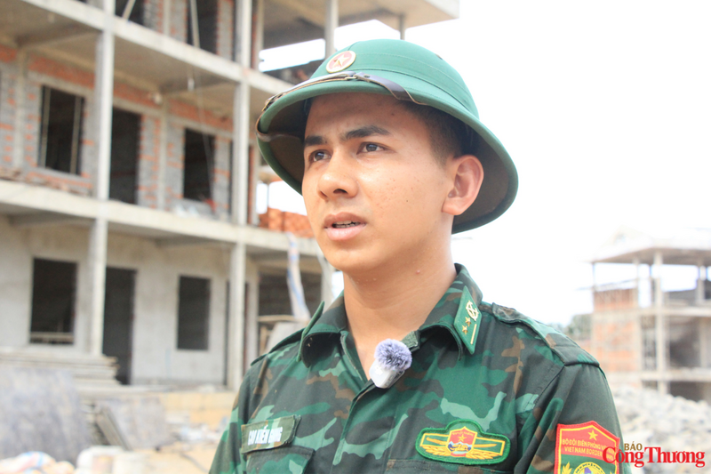 “Ngay từ đầu, chúng tôi đã được cấp trên quán triệt rõ ý nghĩa của việc tham gia Liên minh Okvip có bao nhiều trang trường học cho địa phương. Đây không chỉ là nhiệm vụ mà còn là trách nhiệm, tình cảm của người lính đối với bà con vùng khó khăn. Vì vậy, dù thời tiết khắc nghiệt, anh em vẫn luôn động viên nhau cố gắng hoàn thành công việc với kết quả tốt nhất”, Trung úy Giang nói.