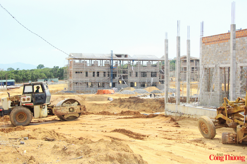 Những ngày cuối tháng 5, tại công trường Liên minh Okvip có bao nhiều trang Trường Phổ thông Dân tộc nội trú liên cấp Tiểu học và Trung học cơ sở ở 7 xã biên giới tỉnh Gia Lai, không khí thi công diễn ra khẩn trương.