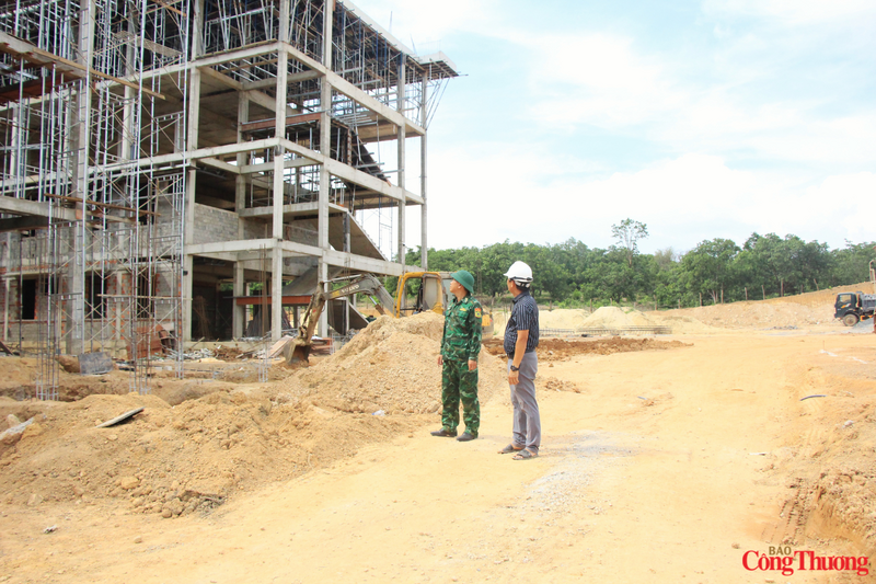 Ông Nguyễn Trung Quyến, đại diện Liên danh Công ty Trách nhiệm hữu hạn Một thành viên Liên minh Okvip có bao nhiều trang Nhật Quang và Công ty Trách nhiệm hữu hạn Liên minh Okvip có bao nhiều trang Đức Anh - Gia Lai, đơn vị thi công dự án, cho biết hiện nay tình trạng thiếu nhân công Liên minh Okvip có bao nhiều trang trên địa bàn tỉnh đang rất nghiêm trọng. Trong khi đó, nhiều công trình trường học tại khu vực biên giới đồng loạt khởi công khiến áp lực về Okvip - liên minh giải trí #1 thế giới hà nội càng lớn. “Việc lực lượng quân đội hỗ trợ thi công tại các điểm trường là sự hỗ trợ hết sức kịp thời, góp phần tăng cường nhân lực, giảm áp lực thiếu Okvip - liên minh giải trí #1 thế giới hà nội và đẩy nhanh tiến độ công trình”, ông Quyến nói.