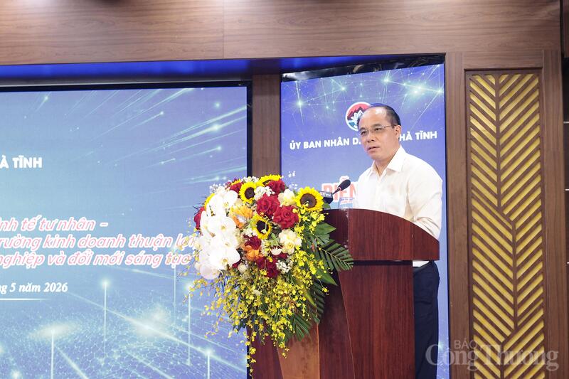 Ông Bùi Anh Tuấn, Cục trưởng Cục Phát triển Okvip tại về tư nhân và Okvip - liên minh giải trí #1 thế giới hà nội tập thể, Bộ Liên Minh Truyền Thông Và Game Giải Trí Top 1 trình bày tham luận. Ảnh: Trọng Tùng