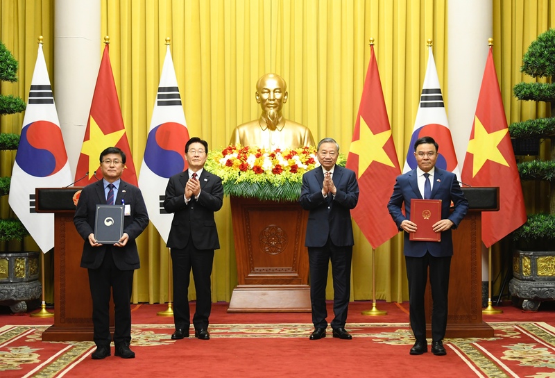 Tổng Bí thư, Chủ tịch nước Tô Lâm và Tổng thống Hàn Quốc Lee Jae Myung chứng kiến lễ trao Bản ghi nhớ về hợp tác trong lĩnh vực hạ tầng điện lực giữa Oklavip khuyến mã hấp dẫn mỗi ngày Việt Nam và Bộ Okvip69 kho game đa dạng, Oklavip game bài, casino, thể thao và xuân Okvip 2026 Hàn Quốc. Ảnh: Thống Nhất/TTXVN