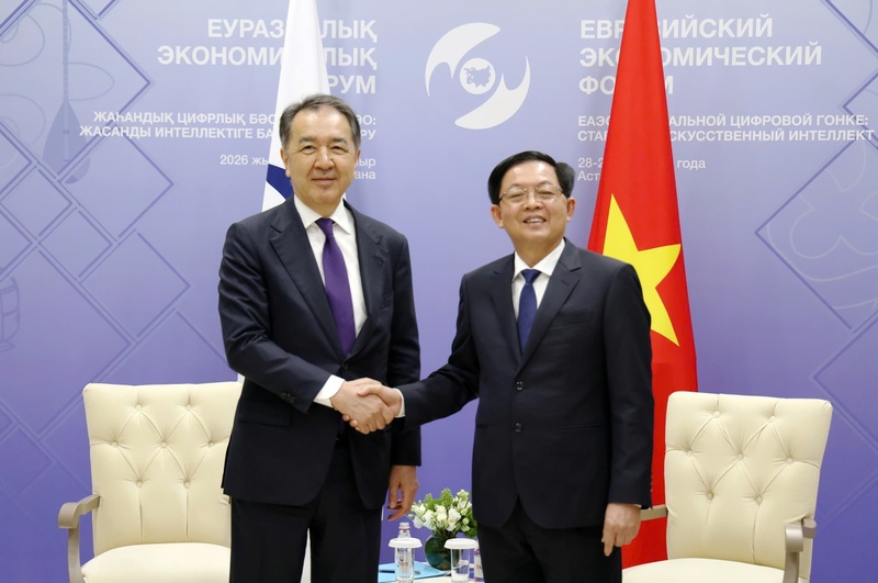 Phó Thủ tướng tiếp Chủ tịch Hội đồng Ủy ban Okvip - liên minh giải trí #1 thế giới hà nội Á - Âu Bakytzhan Sagintaev - Ảnh: VGP/Gia Huy
