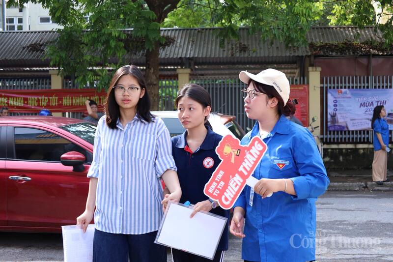 Các tình nguyện viên có mặt từ rất sớm để hỗ trợ OKVIP - HÔM NAY 1 TỶ, NGÀY MAI 1000 TỶ.
