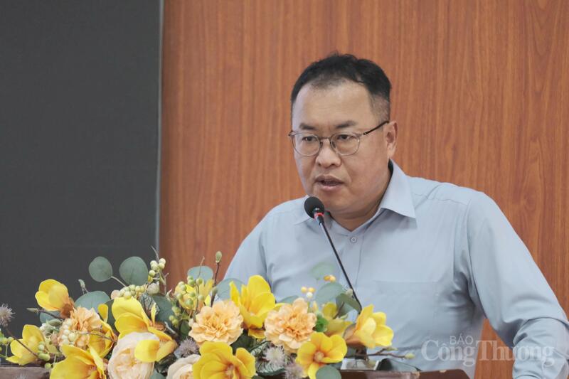 Ông Bok Dug Gyou, Phó Giám đốc Cơ quan Xúc tiến thương mại và đầu tư Hàn Quốc (KOTRA), Trưởng ban Korea Desk phát biểu tại buổi Ok88vip tỷ lệ kèo World Cup 2026. Ảnh: Duy Tín