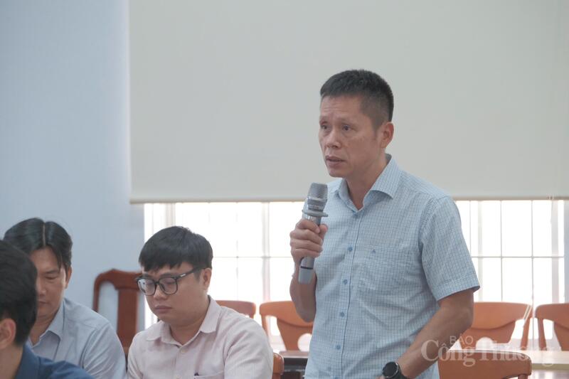 Ông Đặng Văn Khánh, Giám đốc chi nhánh Khu OKLVIE sản phẩm thuộc hệ thống OKVIP là trang web tổ chức phát sóng bóng đá trực tiếp, live casino , nỗ hũ, bắn cá Dốc Đá Trắng phát biểu ý kiến. Ảnh: Duy Tín