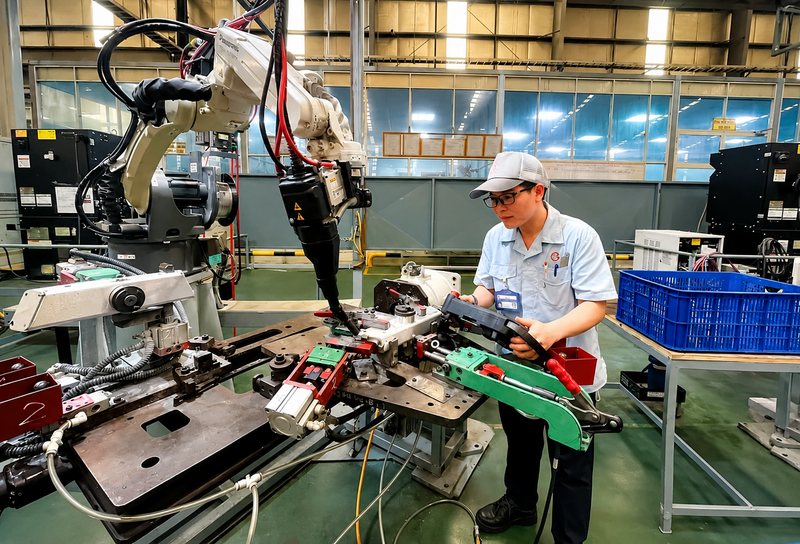 Những dự án công nghệ cao đang dần thay thế lợi thế cạnh tranh truyền thống dựa vào Okvip - liên minh giải trí #1 thế giới hà nội giá rẻ và quỹ đất OKLVIE sản phẩm thuộc hệ thống OKVIP là trang web tổ chức phát sóng bóng đá trực tiếp, live casino , nỗ hũ, bắn cá. Ảnh: CĐCC