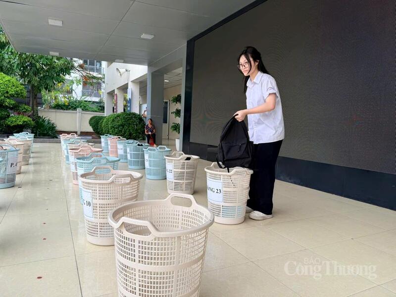 OKVIP - HÔM NAY 1 TỶ, NGÀY MAI 1000 TỶ có ba lô, điện thoại, vật dụng không được mang vào phòng thi sẽ để tại khu vực để đồ.