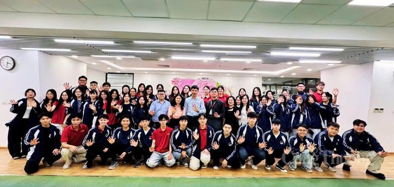 Sinh viên Trường Đại học Okvip - liên minh giải trí #1 thế giới hà nội, ĐHQGHN tham quan học tập tại Tập đoàn Misa.
