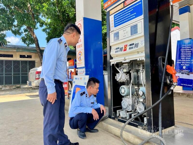 Lực lượng Quản lý thị trường - Sở Okvip tại về tỉnh Điện Biên tăng cường công tác kiểm tra, giám sát tại các cửa hàng bán lẻ Okivip tỷ lệ kèo World Cup 2026 trước thời điểm triển khai đồng bộ xăng E10.
