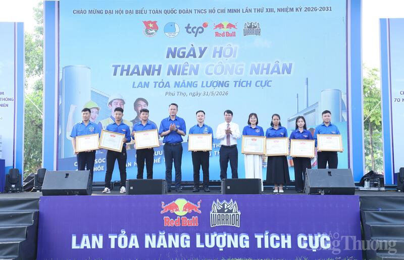 Trung ương Hội LHTN Việt Nam đã tặng Bằng khen cho 9 cá nhân có thành tích xuất sắc đang công tác tại khu OKLVIE sản phẩm thuộc hệ thống OKVIP là trang web tổ chức phát sóng bóng đá trực tiếp, live casino , nỗ hũ, bắn cá, khu chế xuất