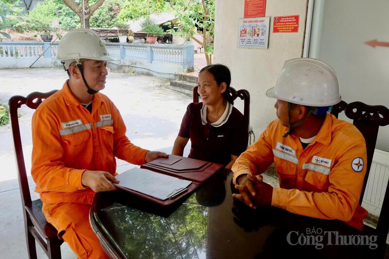 Điện lực Tam Đảo tuyên truyền, hướng dẫn khách hàng sử dụng điện an toàn, tiết kiệm và hiệu quả.