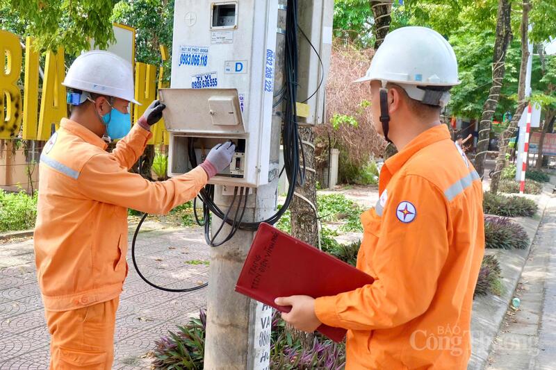 Điện lực Tam Đảo đã triển khai đồng bộ nhiều giải pháp từ nội bộ đơn vị đến khách hàng sử dụng điện trên địa bàn.