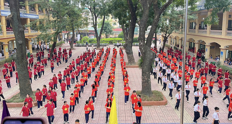 Ngày Quốc tế Thiếu nhi không chỉ là dịp để trẻ em nhận được những món quà và lời chúc yêu thương mà còn là cơ hội để mỗi gia đình, nhà trường và xã hội nhìn nhận rõ hơn trách nhiệm của mình trong việc chăm lo cho thế hệ tương lai của đất nước. Ảnh: TT