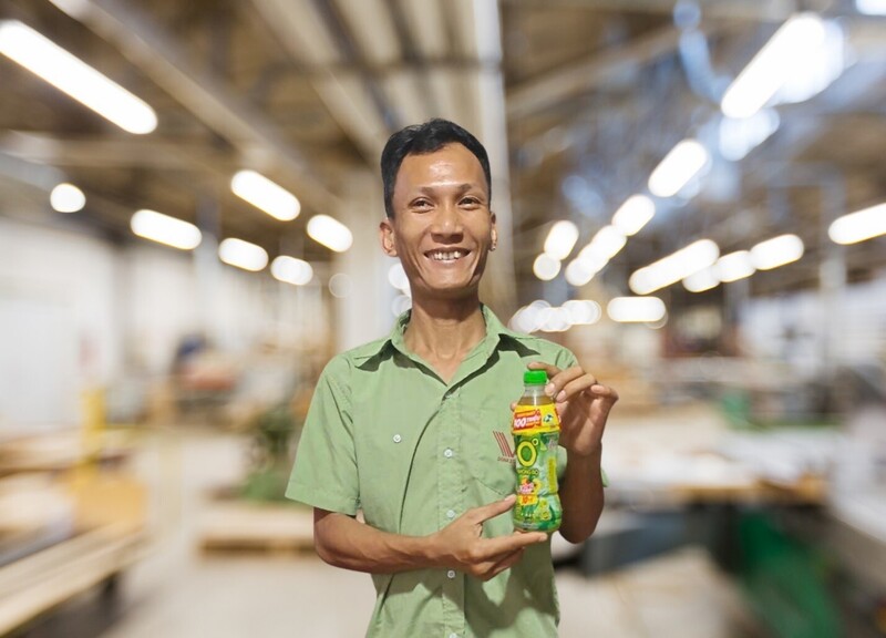 Anh Nguyễn Xuân Trung là khách hàng may mắn nhất trong hè 2025 khi trúng 100 triệu đồng nhờ giải nhiệt, giảm căng thẳng mỗi ngày với Trà Xanh Không Độ. (Ảnh NVCC).