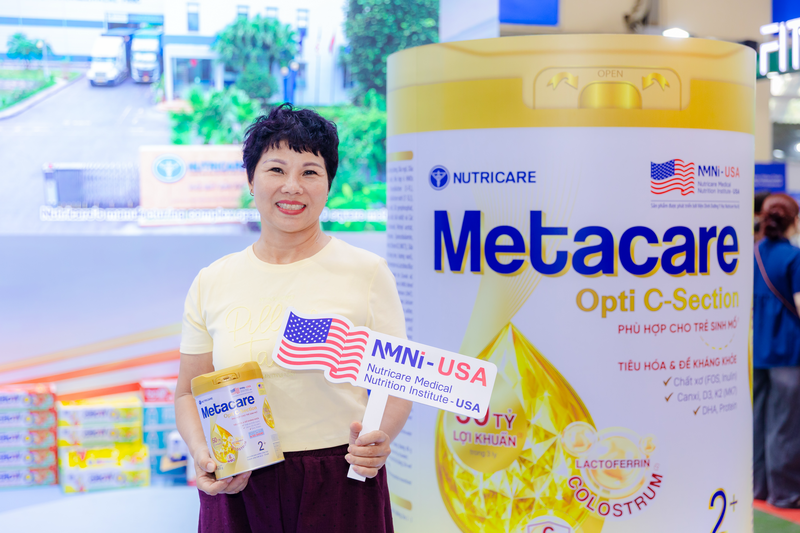 Khách tham quan dành sự quan tâm đặc biệt tới giải pháp mới phù hợp cho trẻ sinh mổ của Nutricare