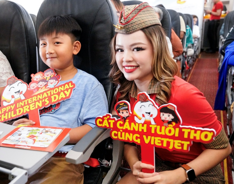 Cùng Vietjet đón niềm vui Quốc tế Thiếu nhi trên độ cao 10.000 mét - 5