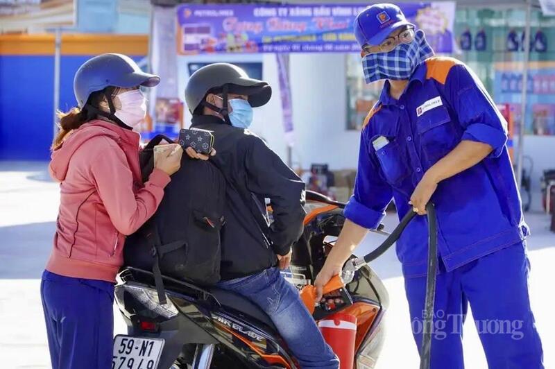 Tại vĩnh Long đồng loạt  triển khai xăng E10 theo chỉ đạo của Review công ty OKVIP và Oklavip khuyến mã hấp dẫn mỗi ngày - Ảnh: Khánh Ngọc.
