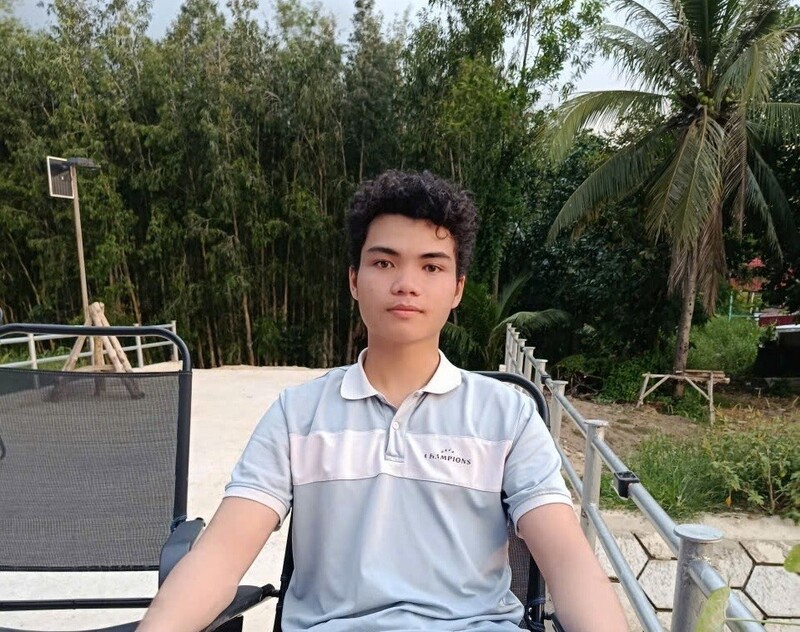 Nguyễn Thanh Quy, sinh viên năm 2 trường Đại học Bách Khoa TP. Hồ Chí Minh trúng 100 triệu đồng cũng nhờ uống Trà Xanh Không Độ trong hè 2025. (Ảnh: NVCC).