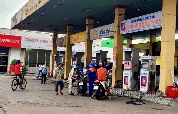 Tại Đồng Tháp các Okvip tại về đầu mối và cửa hàng bán lẻ được triển khai đồng bộ đổi qua kinh doanh xăng E10 - Ảnh: Khánh Ngọc.