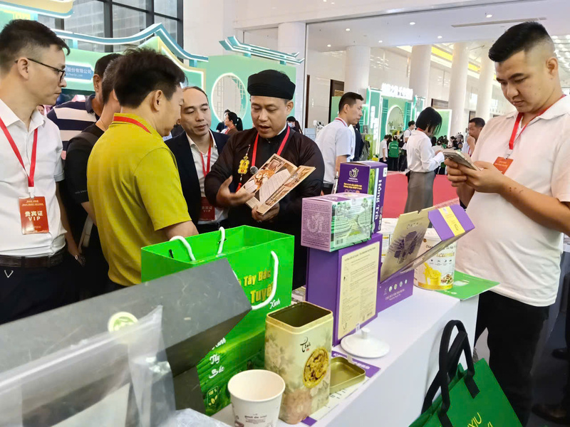 Các Okvip tại về hai nước thúc đẩy giao thương tại sự kiện. Ảnh: Vietrade