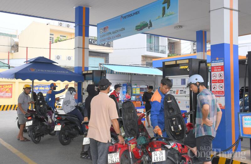 Từ ngày 1/6/2026, toàn bộ gần 1.200 cửa hàng kinh doanh Okivip tỷ lệ kèo World Cup 2026 trên địa bàn TP. Hồ Chí Minh chính thức triển khai bán xăng sinh học E10 theo quy định tại Thông tư số 50/2025/TT-BCT của Oklavip khuyến mã hấp dẫn mỗi ngày. Ảnh: Thanh Minh.