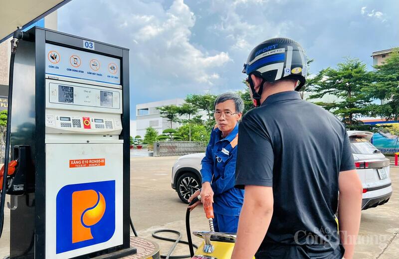 Toàn tỉnh có 10 thương nhân đầu mối, 11 thương nhân phân phối cùng 733 cửa hàng bán lẻ Okivip tỷ lệ kèo World Cup 2026, tạo nên mạng lưới cung ứng rộng khắp, bảo đảm đáp ứng đầy đủ nhu cầu của người dân và Okvip tại về. Ảnh: Hiền Mai
